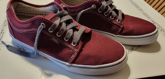 Van's size 11.5 Skate shoe , super cushy thick canvas burgundy. - Picture 1 of 7